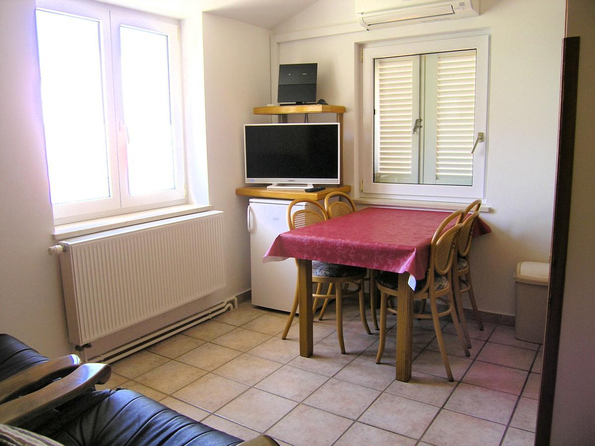 Apartments Oribella Крк Экстерьер фото